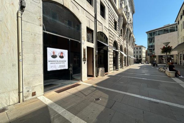 VIA SANTA LUCIA, NEGOZIO MQ. 12 ADIACENTE A LUXURY BRANDS