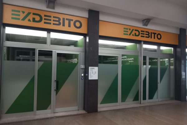 VIA SCROVEGNI, NEGOZIO/UFFICIO PLURIVETRINATO MQ. 111