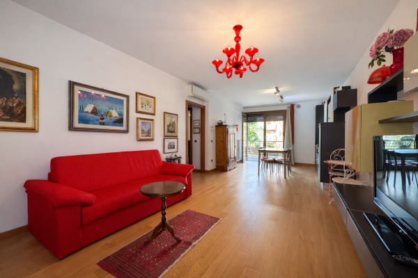 SANT’AGOSTINO, APPARTAMENTO ARREDATO MQ. 70 CON TERRAZZO E POSTO AUTO