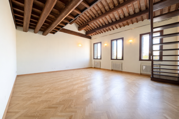 PRATO DELLA VALLE, APPARTAMENTO MQ. 192 SU DUE LIVELLI CON 2 POSTI AUTO