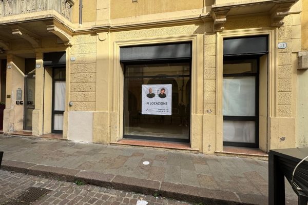 VIA UMBERTO I, NEGOZIO MQ. 43